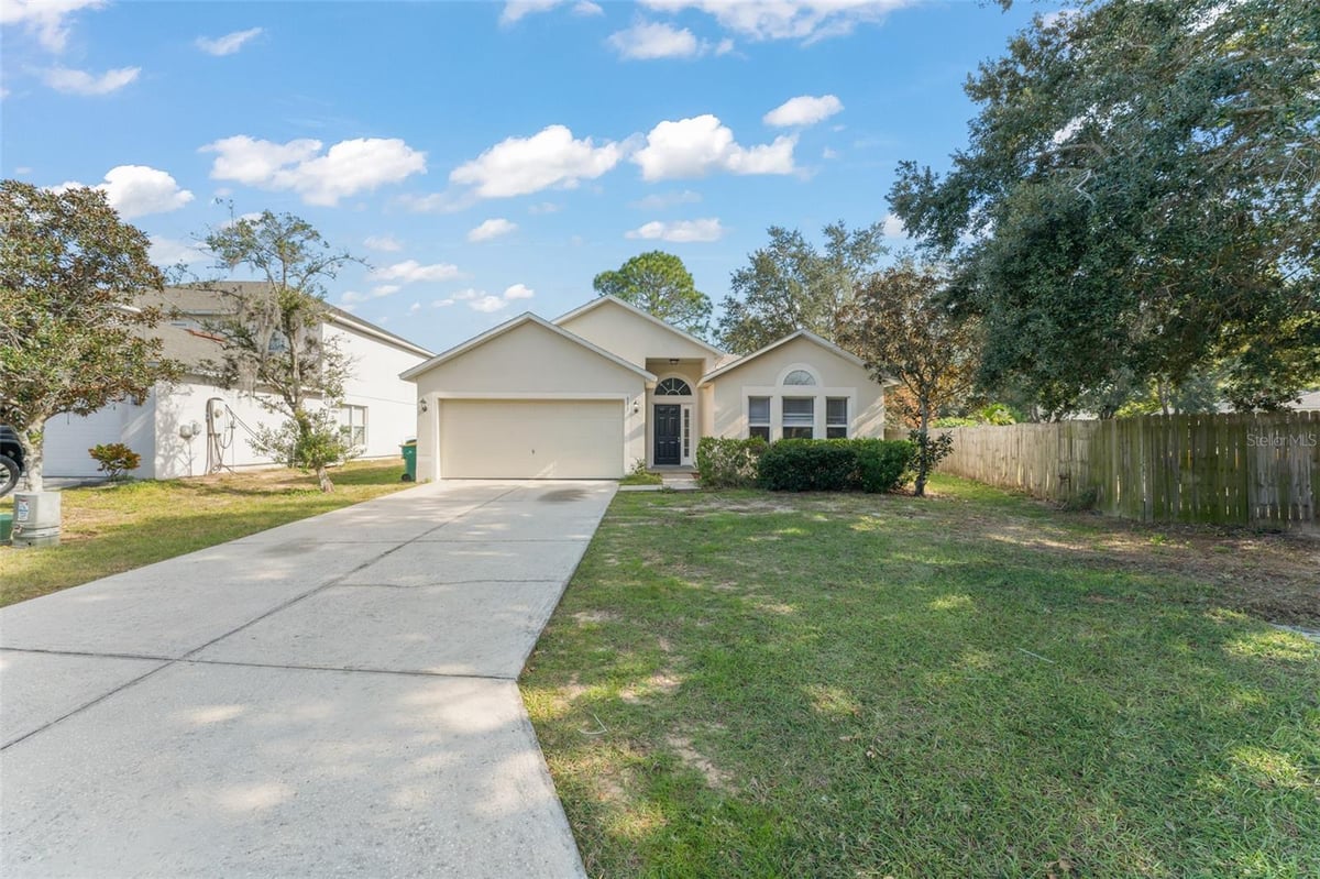 881 VANDERBILT DRIVE EUSTIS FL 32726 — photo 2