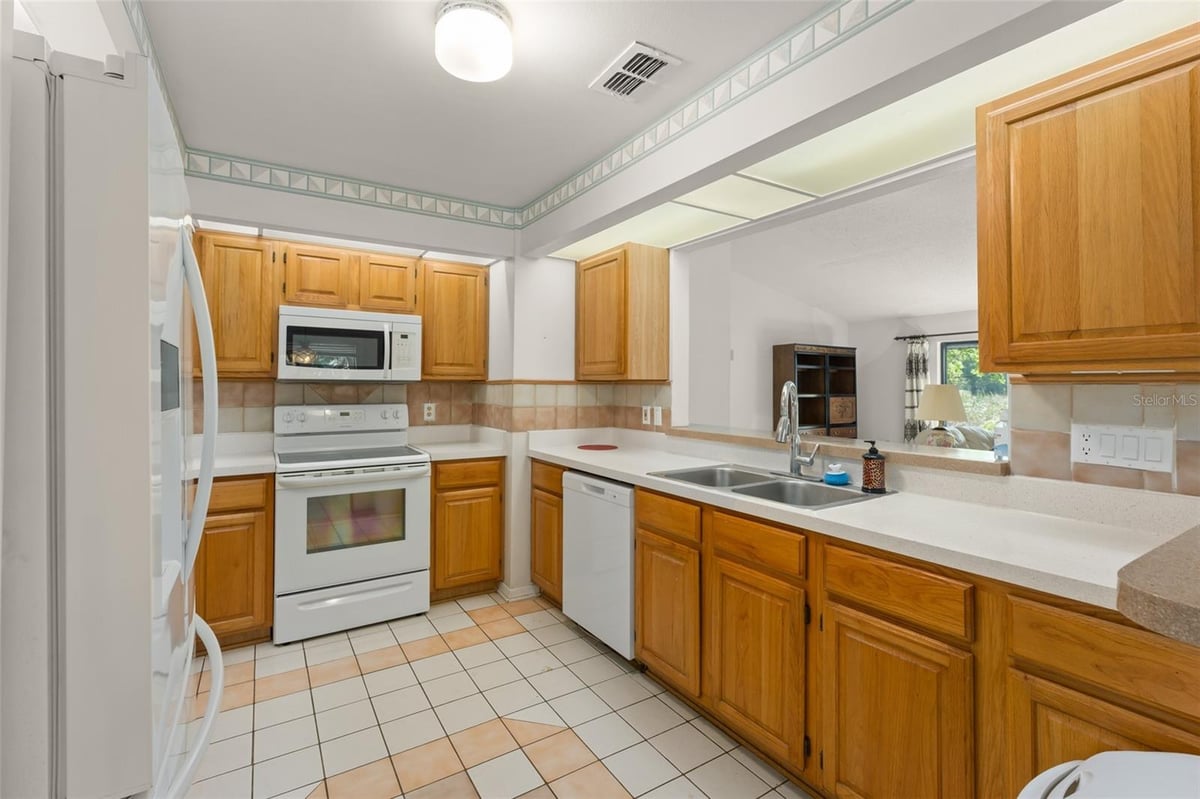9717 LAKE DOUGLAS PLACE ORLANDO FL 32817 — photo 2